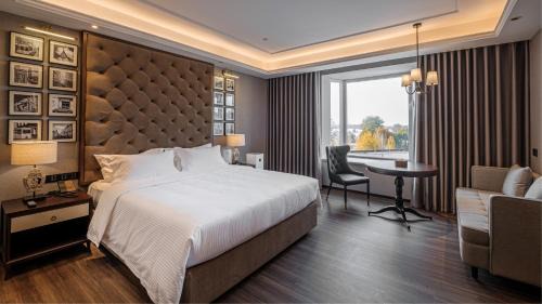 Tongzhou Hotel | Moon River Puyue Hotel
