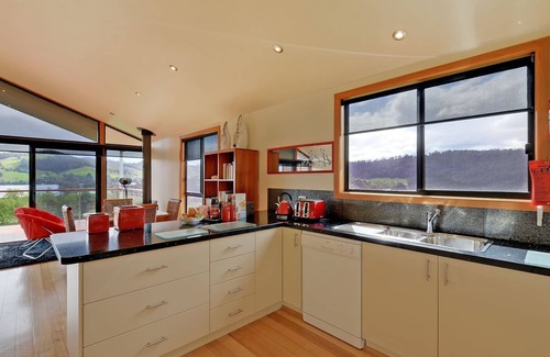 Gardners Bay Villa | Moon River Retreat - Panoramic water views