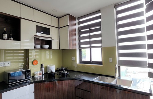 District 11 House | Moon's house/6 beds/10 persons/2,5 baths/full house/near Airport/BBQ rooftop