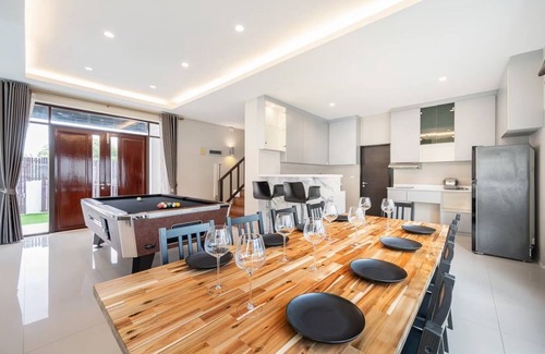 Bang Lamung Villa | Moon Shade Pool Villa Pattaya. 5 Bed, 4.5 Bath, Slider, Pool, Outdoor BBQ.