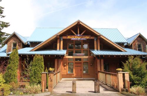 Malahat Hotel | Moon Water Lodge