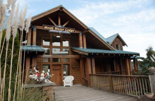 Malahat Hotel | Moon Water Lodge