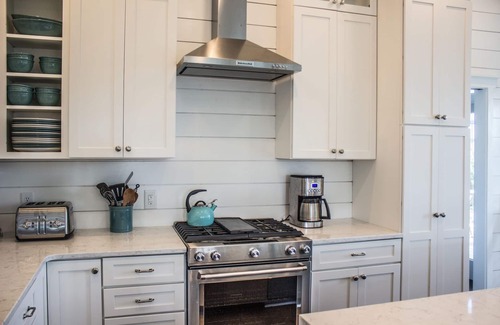 Bald Head Island House | Moondance delights with designer touches and rooftop hot tub!
