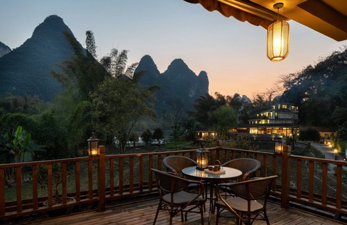 Ten Mile Gallery Hotel | Moondance Hotel
