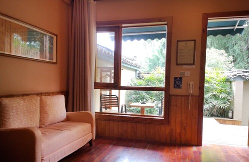 Ten Mile Gallery Hotel | Moondance Hotel