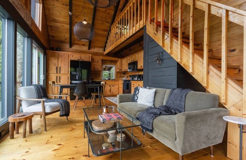 Blue Ridge Cabin | Moondance|Modern Cabin|Hot tub+Fire pit