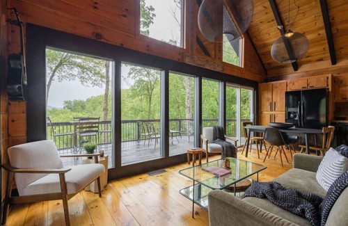 Blue Ridge Cabin | Moondance|Modern Cabin|Hot tub+Fire pit