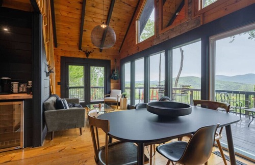 Blue Ridge Cabin | Moondance|Modern Cabin|Hot tub+Fire pit