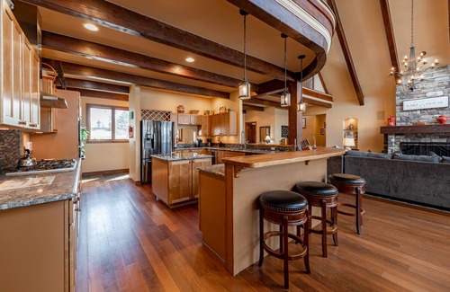 Waterfront Greens House | Moondancer: Lakefront, Hot Tub, Dock Slip, Fire Pit!