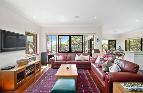 Deepdene House | Moondyne Estate Exclusive & Pet Friendly Hilltop Retreat