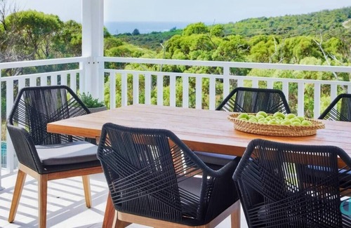 Catherine Hill Bay House | Moonee Retreat - 200m to beach and ocean reserve views