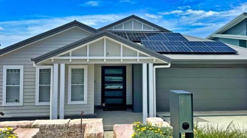 Catherine Hill Bay House | Moonee Retreat - 200m to beach and ocean reserve views