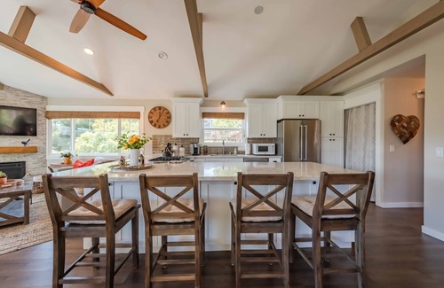Park Hill House | Moonglow Cottage - Luxe Ranch close to Moonstone Beach