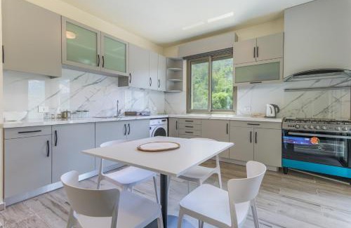 Duhur ash Shuwayr Apartment | Moonlight 2BR In Ain Saade