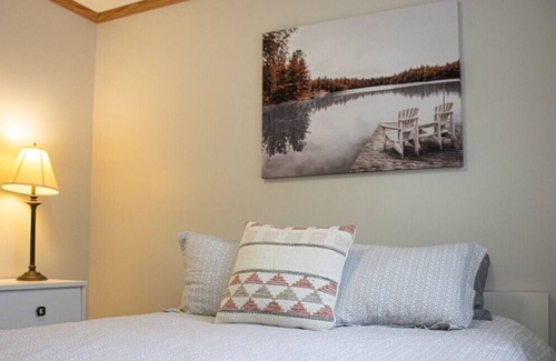 Ryerson Cottage | Moonlight - 3BR Pet-Friendly Cottage w/ Kayaks, BBQ, Firepit, Bocce Ball