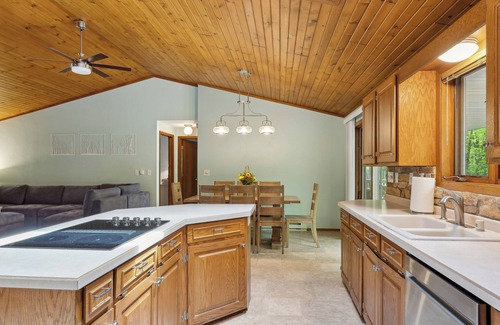 Baileys Harbor House | Moonlight Cabin located in Baileys Harbor