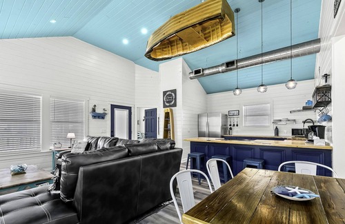 Surfside Beach House | Moonlight Dreams- Gorgeous 3 Bedroom Home close to the beach