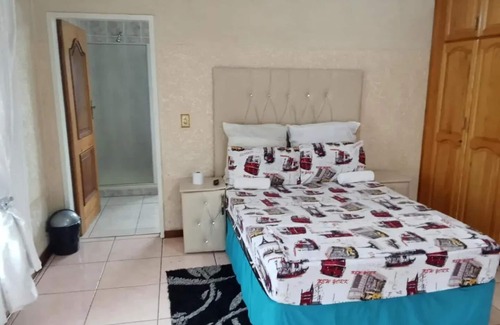 Benoni House | Moonlight Guest House Crystal Park