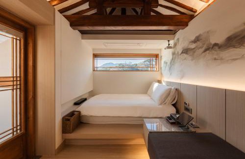 Gahoe-dong Apartment | Moonlight Hill
