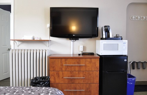 Sudbury Hotel | Moonlight Inn and Suites