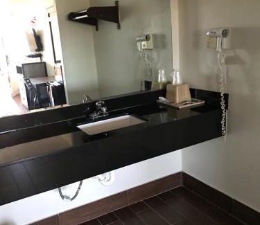 Jersey Village Hotel | Moonlight Inn & Suites
