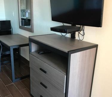 Jersey Village Hotel | Moonlight Inn & Suites