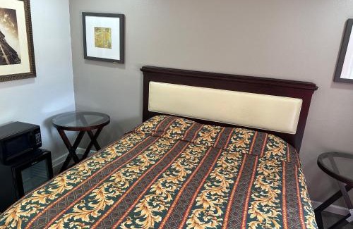 Cedar Crest Hotel | Moonlight Inn