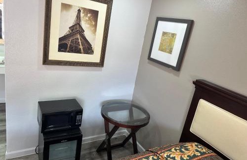 Cedar Crest Hotel | Moonlight Inn