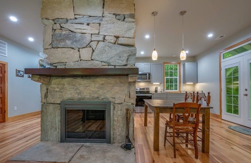 Skyland Cottage | Moonlight Mountain Retreat: A peaceful mountain cottage near Lake Lure!