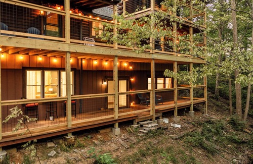 Brooks House | Moonlight Ridge Cabin Retreat in Shepherdsville