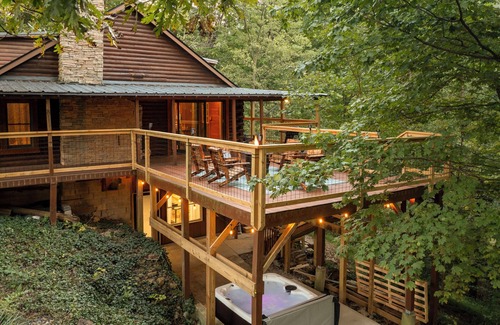 Brooks House | Moonlight Ridge Cabin Retreat in Shepherdsville