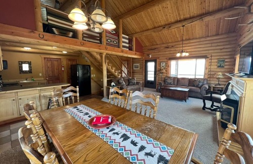 Ennis Cabin | Moonlight Ridge Cabin