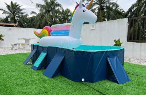 Bukit Rotan Villa | MoonLight Sweet Home Kuala Selangor 30pax karaoke