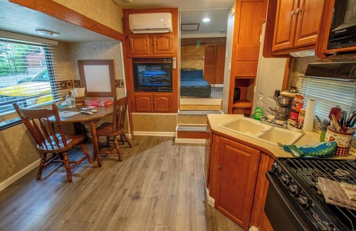 Columbia House | Moonlight (Tiny home - Camper conversion)