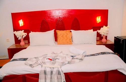 Mbezi Bed & Breakfast | Moonlight Village