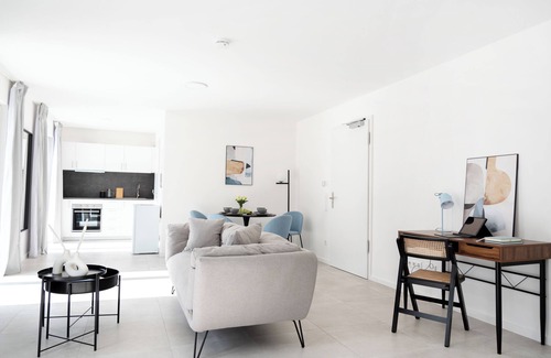 Eching Apartment | MOONLIVING Family Suite Apartment near Munich - Free Parking