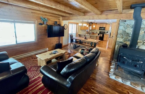 McCall House | Moonridge Hideaway River Access & Dog Friendly