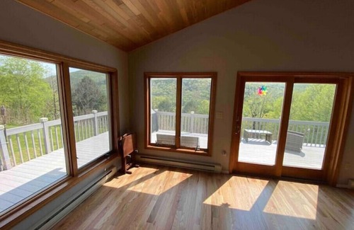 Roxbury House | Moonrise Mountain House, Catskills Retreat