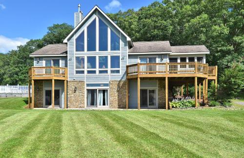 Waterfront Greens House | Moonrise Retreat