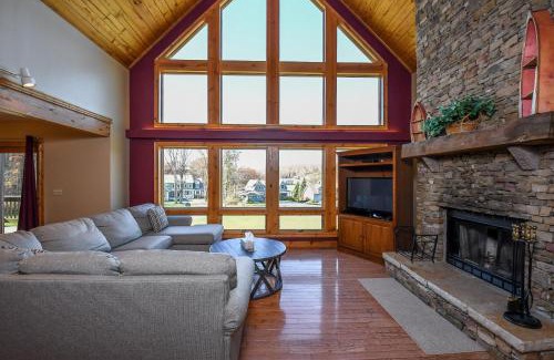 Waterfront Greens House | Moonrise Retreat
