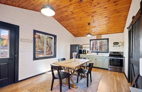 Ellijay Cabin | Moonrise Retreat with Spa, Fire Pit, 8 min to Town