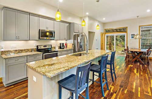 Skyland House | Moonshadows Mountain - Mr Lake Lure Vacation Rentals