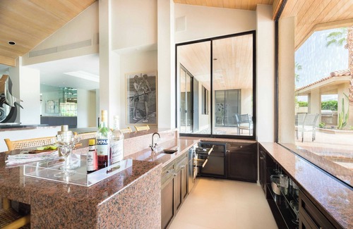 La Quinta Cottage | Moonshine by Avantstay Modern & Stylish Estate w/Bar, Fire Pit & Hot Tub 5 bd