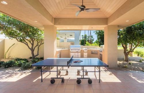 La Quinta Cottage | Moonshine by Avantstay Modern & Stylish Estate w/Bar, Fire Pit & Hot Tub 5 bd