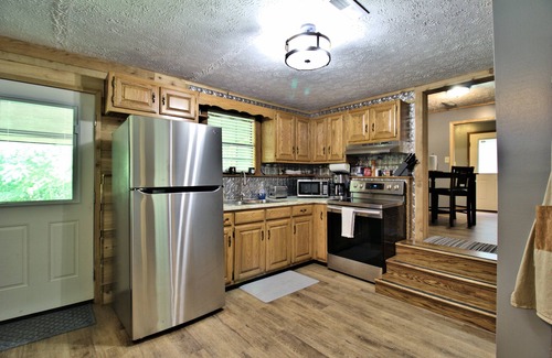 Newport Cabin | Moonshine Cabin with a nice yard on the creek in the shadows of the Smokies