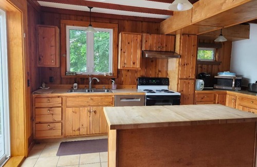 Cameron Cottage | Moonshine Cottage on the Lake. Relax, swim, fish or just enjoy the view.