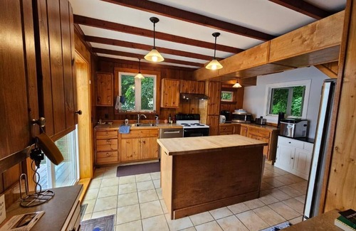 Cameron Cottage | Moonshine Cottage on the Lake. Relax, swim, fish or just enjoy the view.