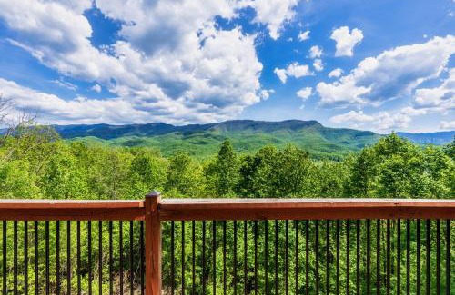 Pittman Center Ski Chalet | Moonshine Mtn - HugeLodge - Views - November Deals - Game Rm - Hot Tub - Fire Pit