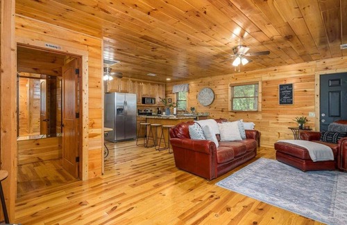 Blue Ridge Cabin | Moonshine Run near Bullen Gap