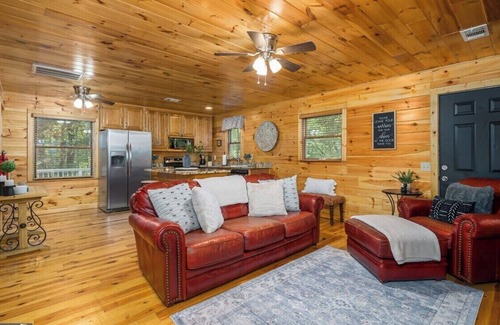 Blue Ridge Cabin | Moonshine Run near Bullen Gap